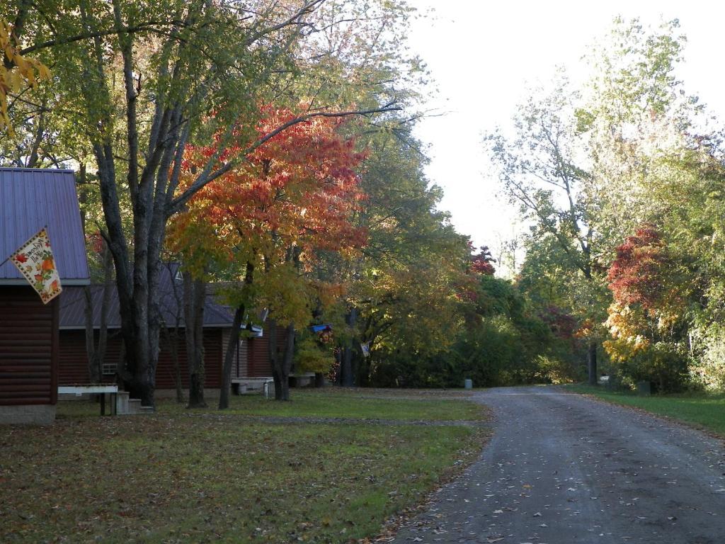 ホテルSerenity Springs - Michigan City Springfield エクステリア 写真