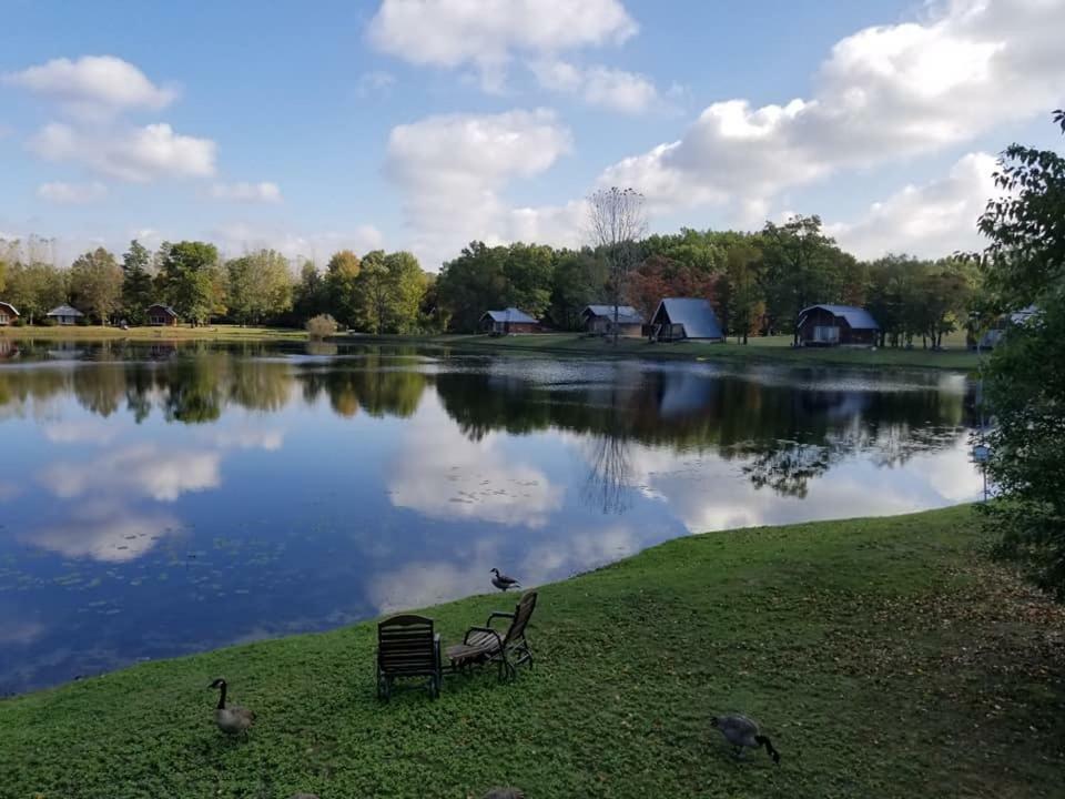 ホテルSerenity Springs - Michigan City Springfield エクステリア 写真